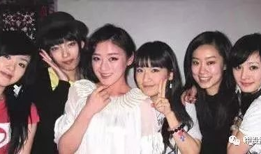 闺蜜们吃瓜娱乐圈,揭秘明星幕后故事