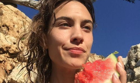 娱乐圈最火的吃瓜,揭秘明星背后的惊人真相！