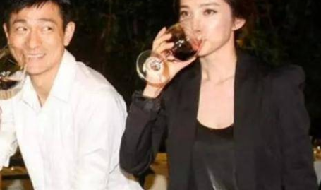 娱乐圈喝酒的明星,揭秘明星们的饮酒故事